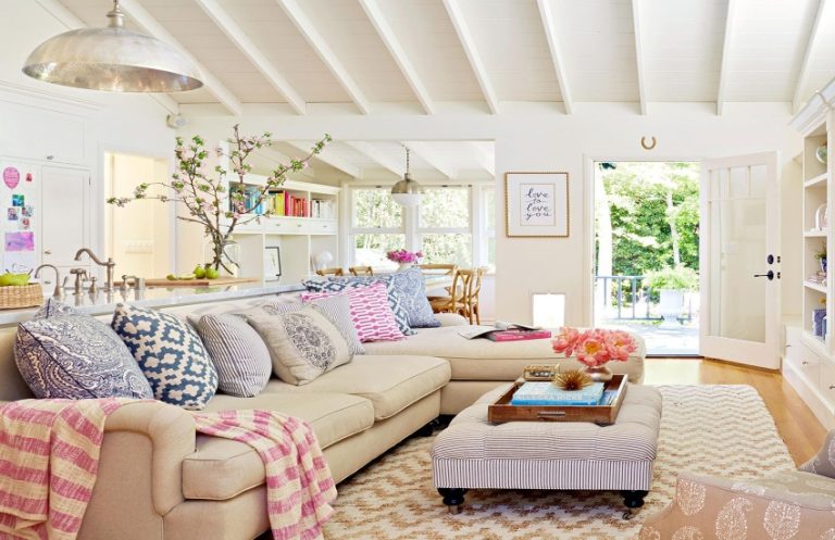What Living Room Decor Creates A Welcoming Atmosphere